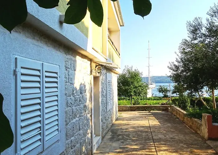 Seaside Mia